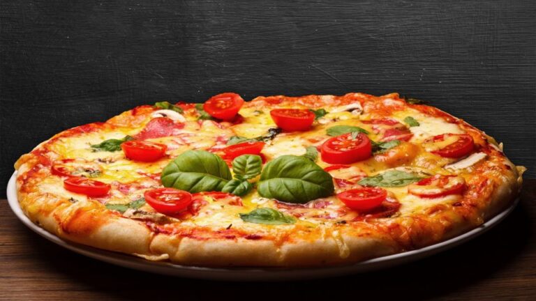 A pizza kalóriatartalma: Ínycsiklandó tények és meglepő számok