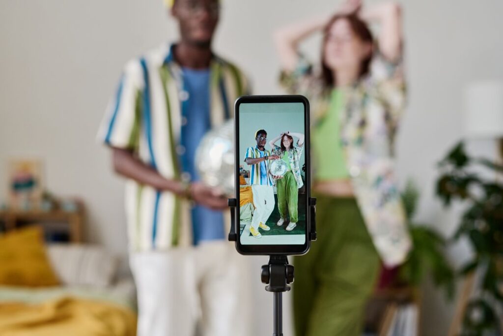 tiktok-hirdetesek-1024x683 Kreativitás vagy algoritmus? A TikTok hirdetések titkai